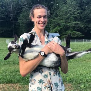 Meet your Posher, Levi